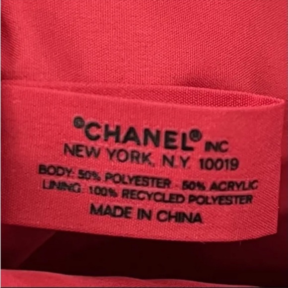 NEW CHANEL Crossbody Bag Holiday COMPLETE with the Chanel Lipgloss Trio - Picture 7 of 11